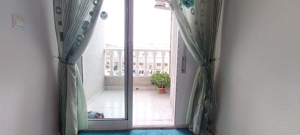 Apartment in Torrevieja, Alicante, Spain 2 bedrooms, 61 sq.m. No. 183592