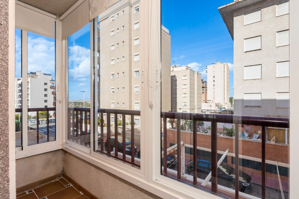 Apartamento en Guardamar del Segura, Alicante, España 2 dormitorios, 77 m2 No. 183590