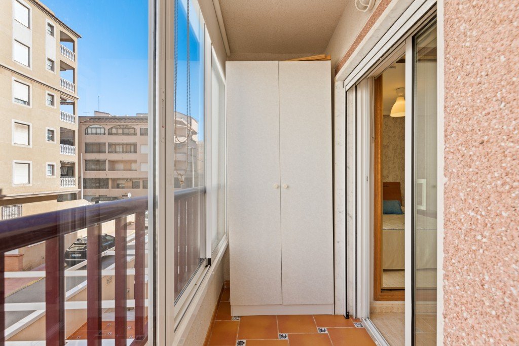 Apartamento en Guardamar del Segura, Alicante, España 2 dormitorios, 77 m2 No. 183590