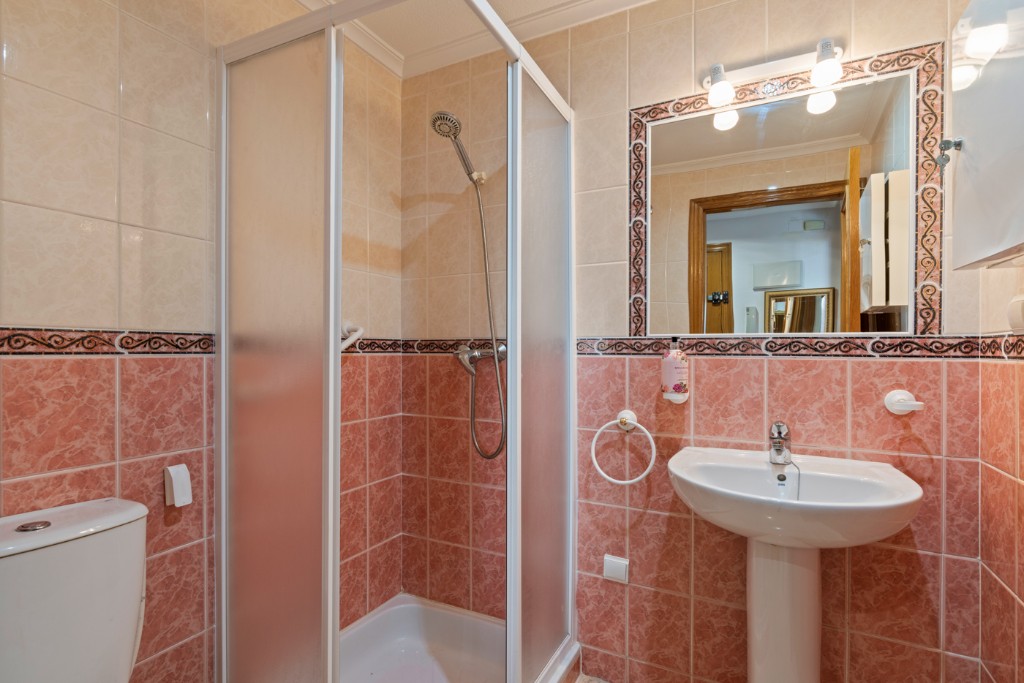 Apartamento en Guardamar del Segura, Alicante, España 2 dormitorios, 77 m2 No. 183590