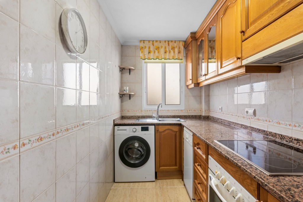 Apartamento en Guardamar del Segura, Alicante, España 2 dormitorios, 77 m2 No. 183590