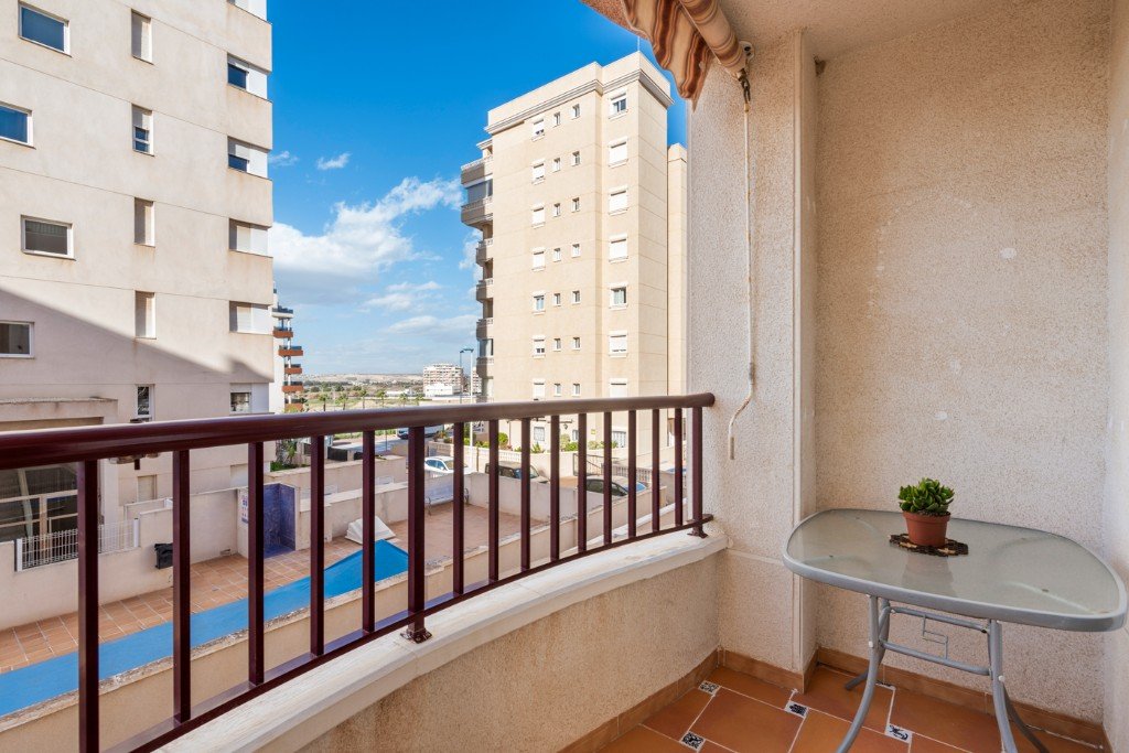 Apartamento en Guardamar del Segura, Alicante, España 2 dormitorios, 77 m2 No. 183590