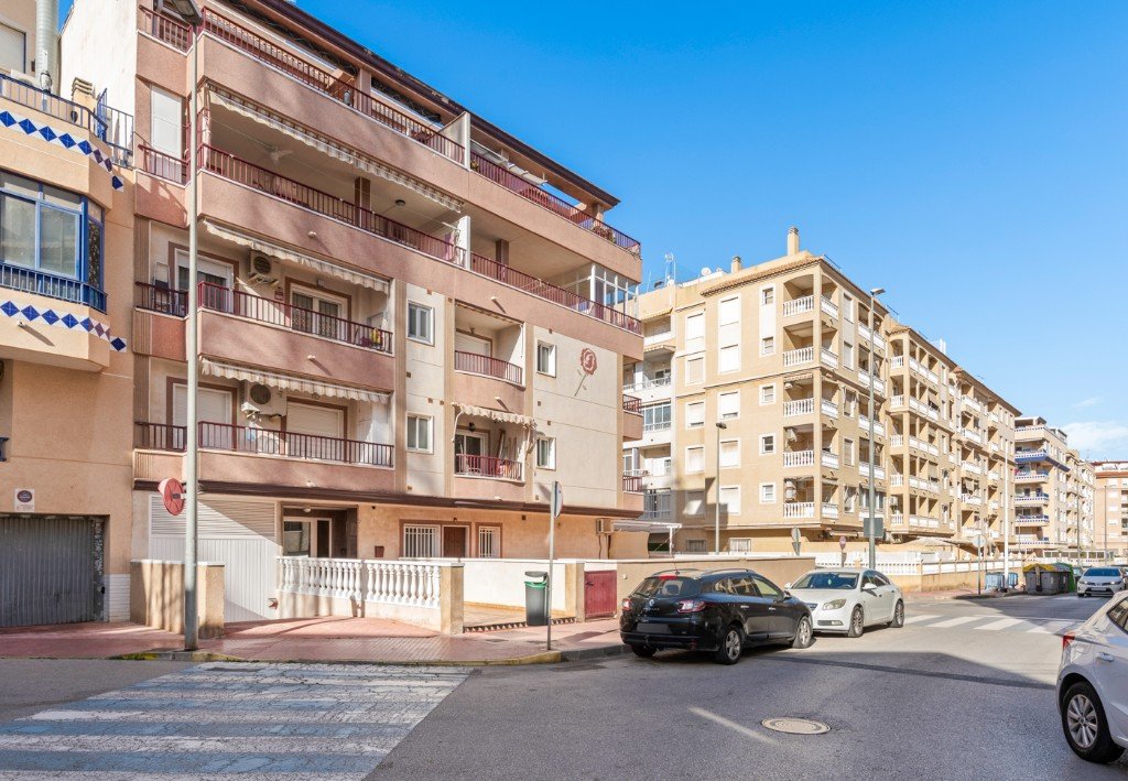 Apartamento en Guardamar del Segura, Alicante, España 2 dormitorios, 77 m2 No. 183590