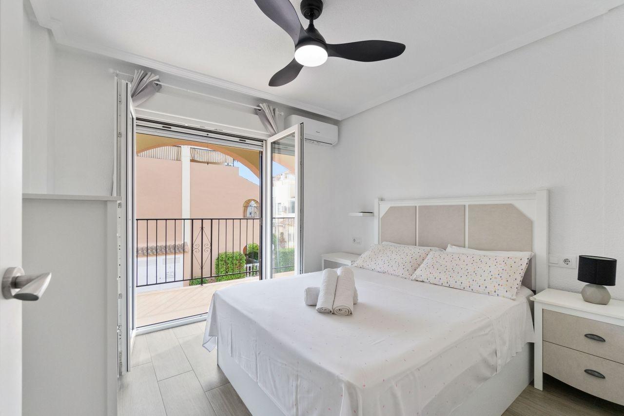 House à Punta Prima, Alicante, Espagne 3 chambres, 98 m2 No. 156067