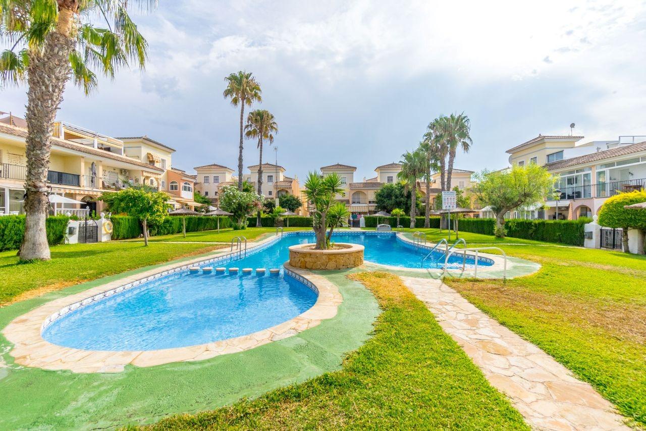 House à Punta Prima, Alicante, Espagne 3 chambres, 98 m2 No. 156067