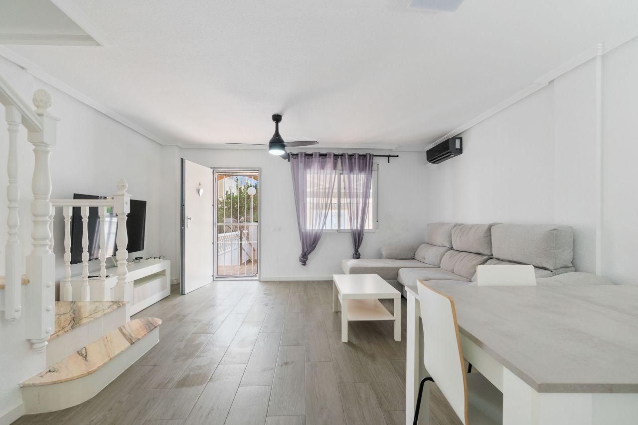 House à Punta Prima, Alicante, Espagne 3 chambres, 98 m2 No. 156067