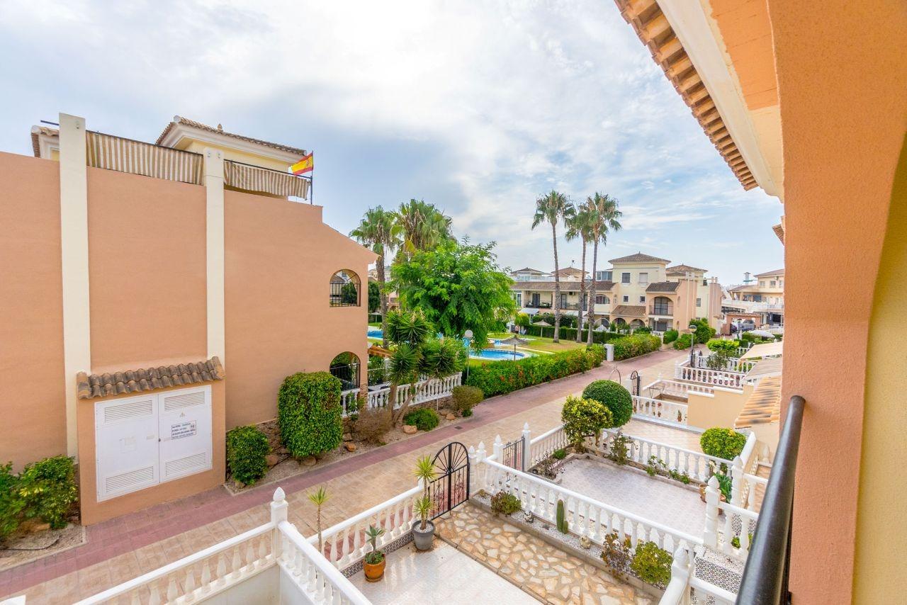 House à Punta Prima, Alicante, Espagne 3 chambres, 98 m2 No. 156067
