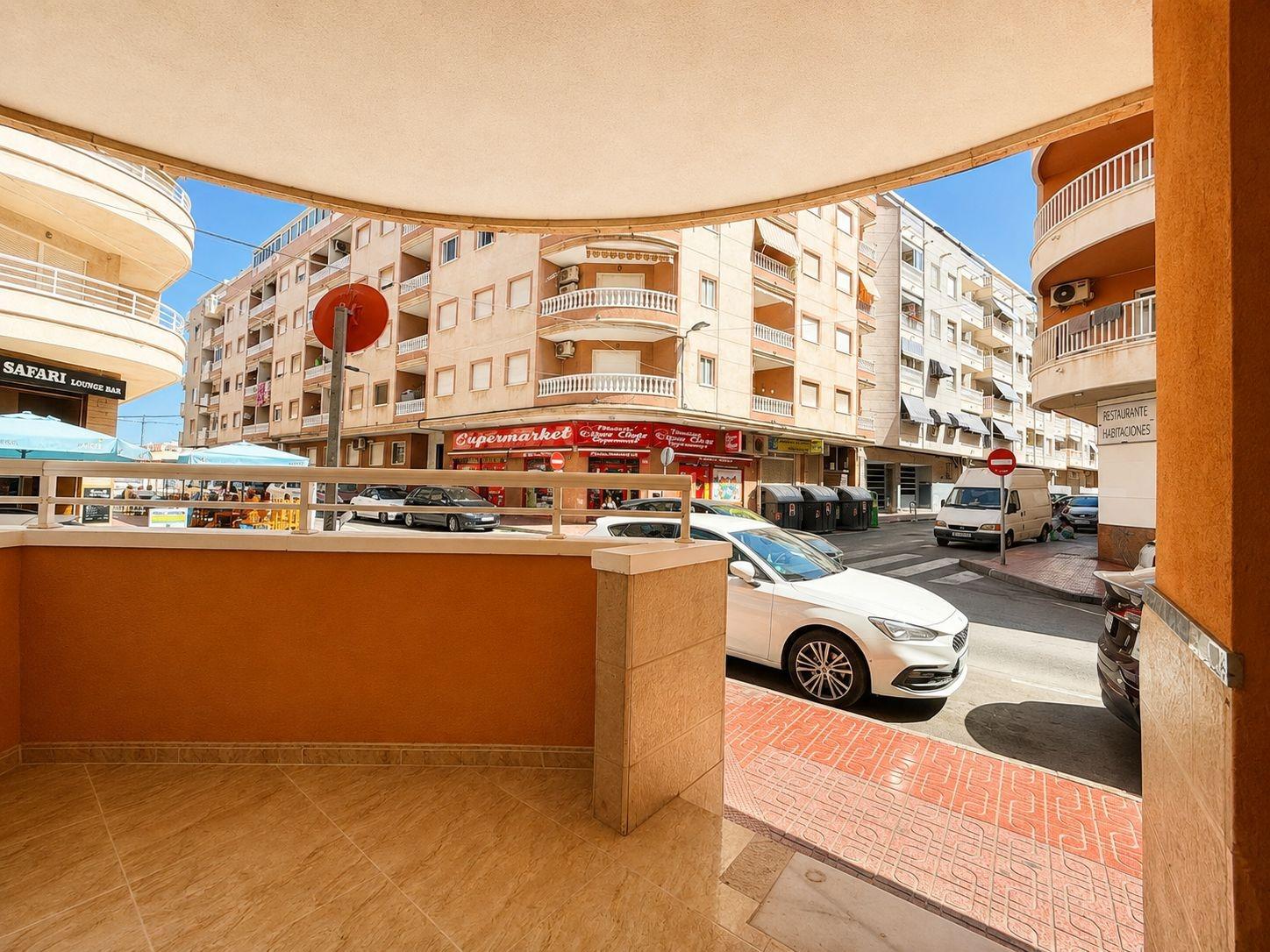 Zemes gabals Torrevieja, Alicante, Spānijā 2 istabas, 83 m2 Nr. 195633