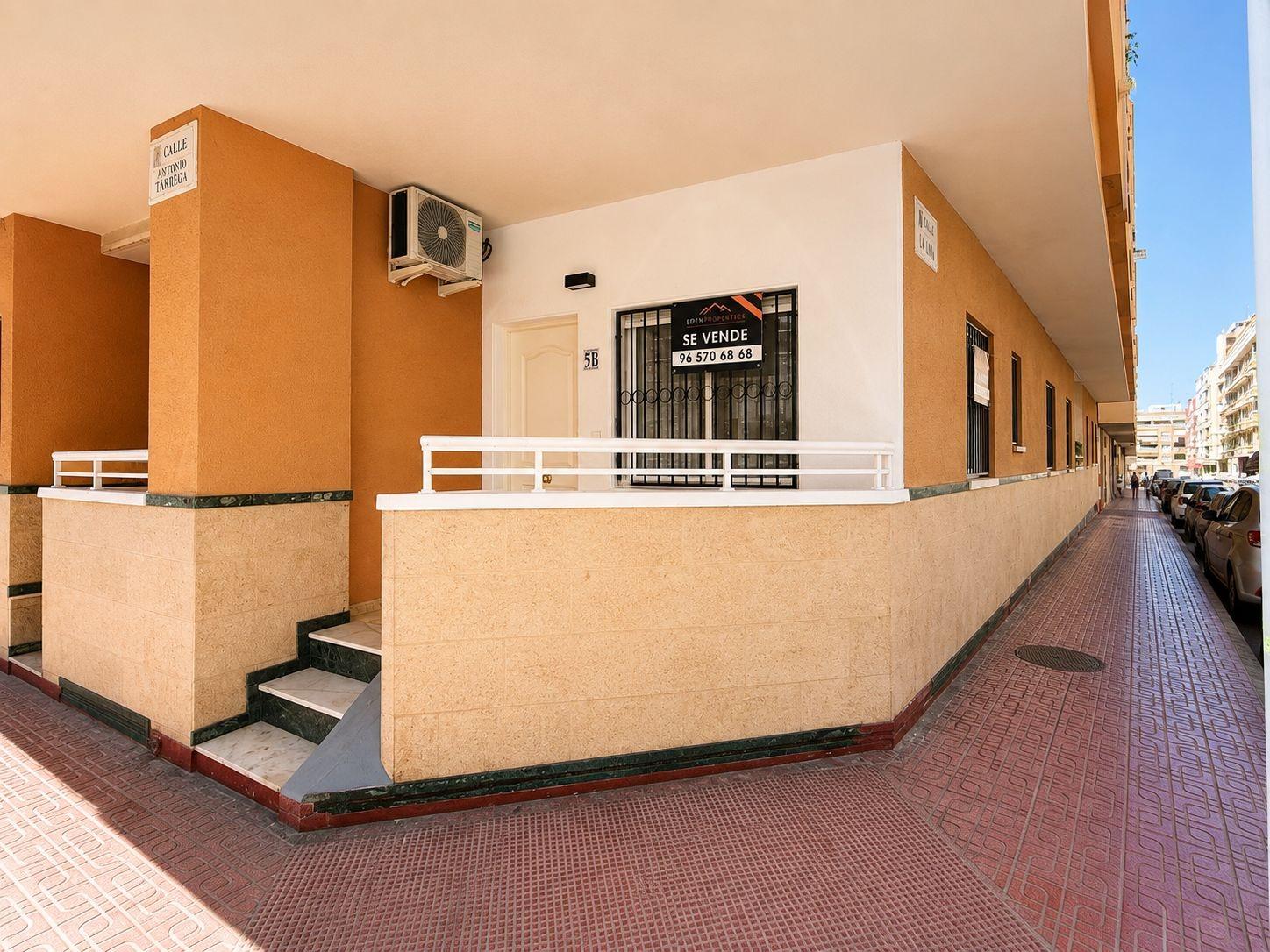Zemes gabals Torrevieja, Alicante, Spānijā 2 istabas, 83 m2 Nr. 195633