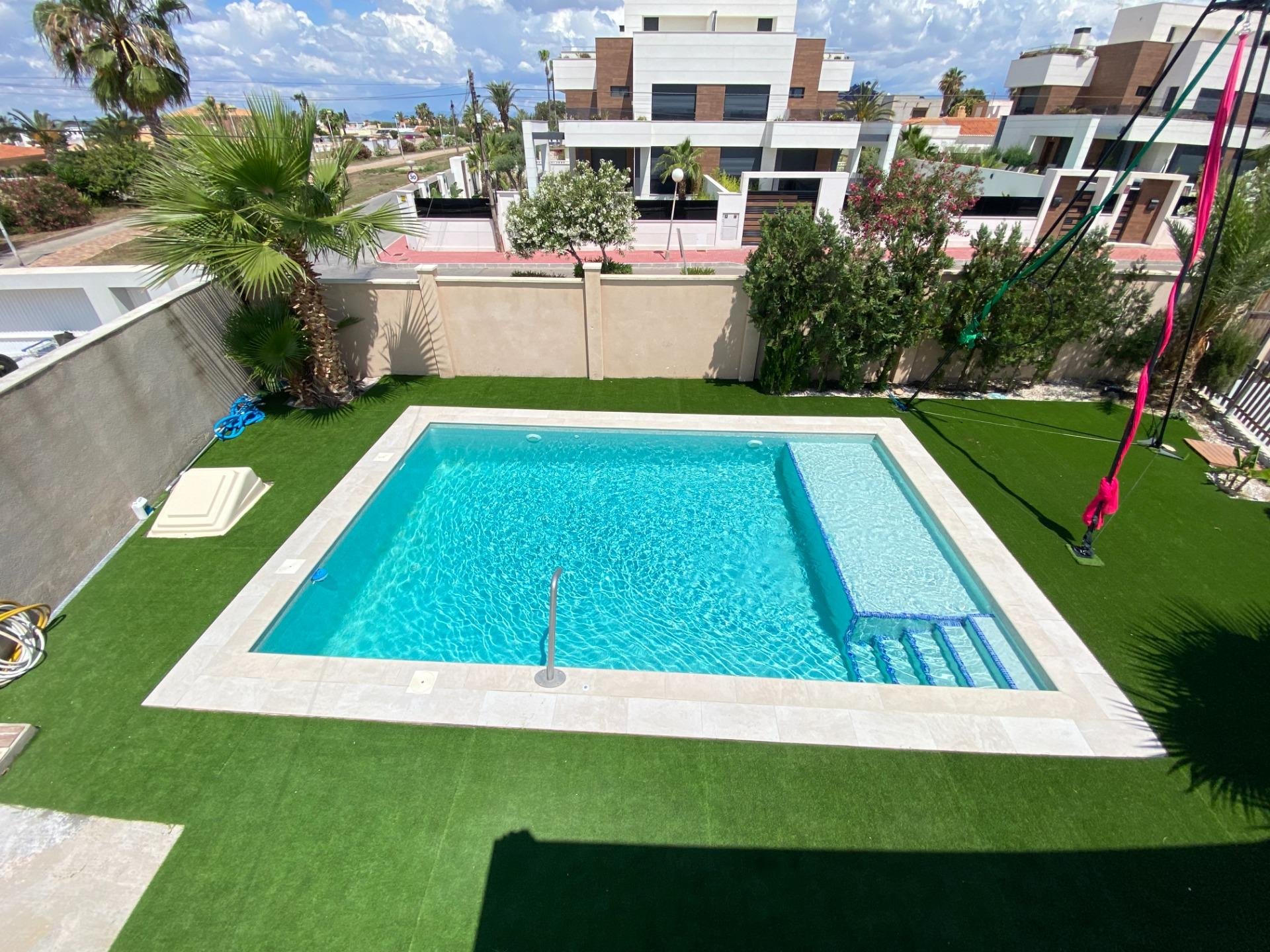 Appartamento a Torrevieja, Alicante, Spagna 3 camere da letto, 130 mq. N° 195636