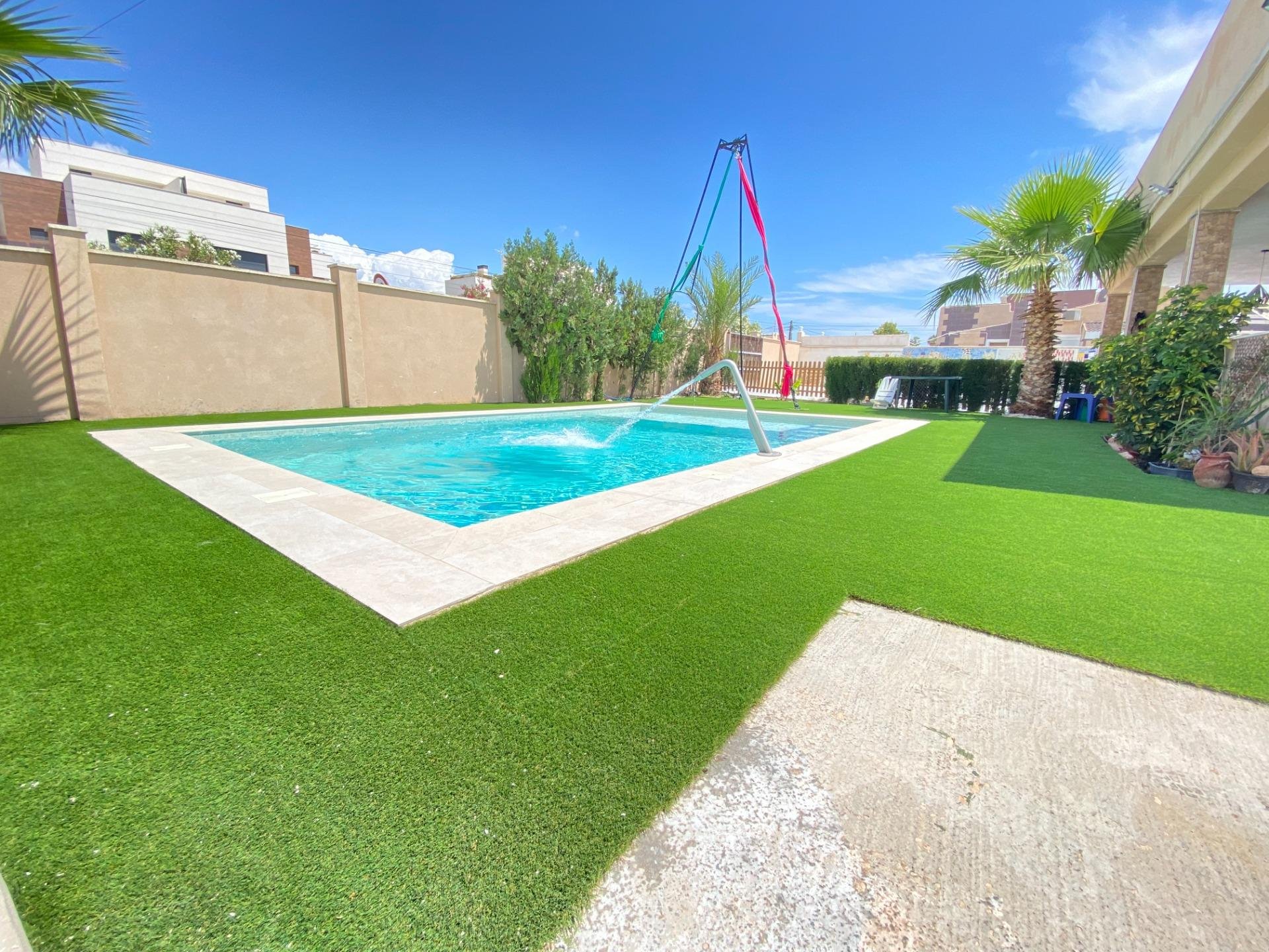 Appartamento a Torrevieja, Alicante, Spagna 3 camere da letto, 130 mq. N° 195636