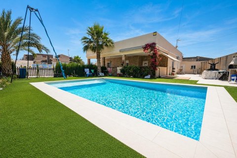 Apartment in Torrevieja, Alicante, Spain 3 bedrooms, 130 sq.m. No. 195636