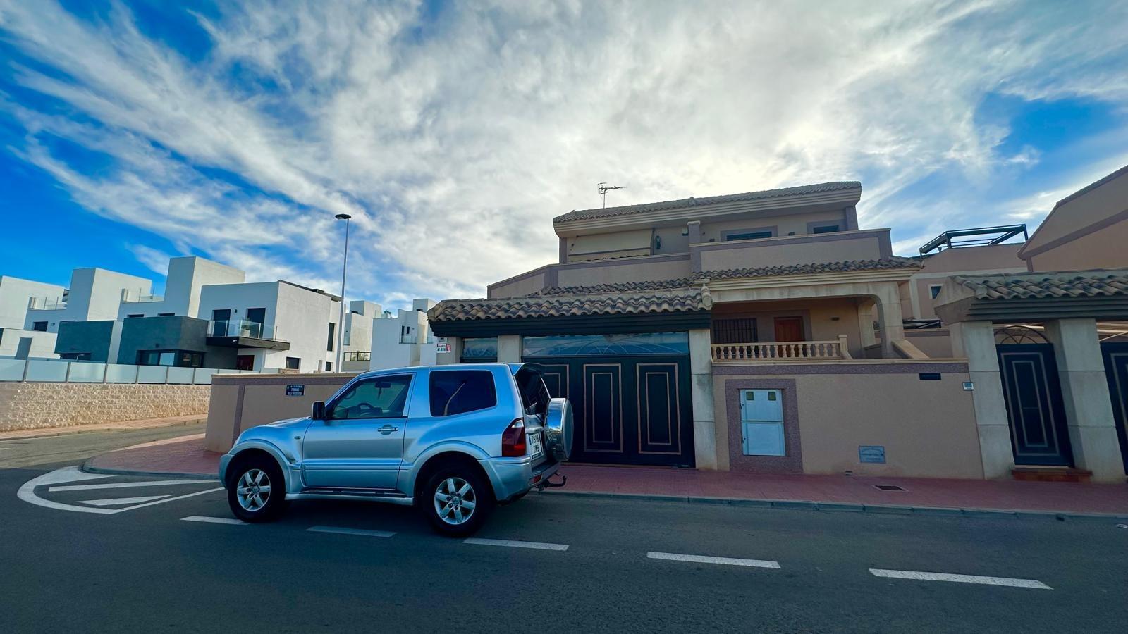 Kaupunkipientalo Torrevieja, Alicante, Espanja 4 makuuhuonetta, 260 m2 No. 192327