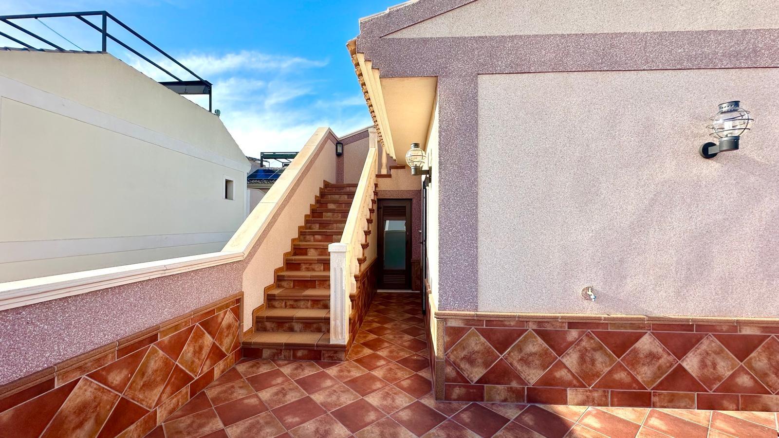 Kaupunkipientalo Torrevieja, Alicante, Espanja 4 makuuhuonetta, 260 m2 No. 192327