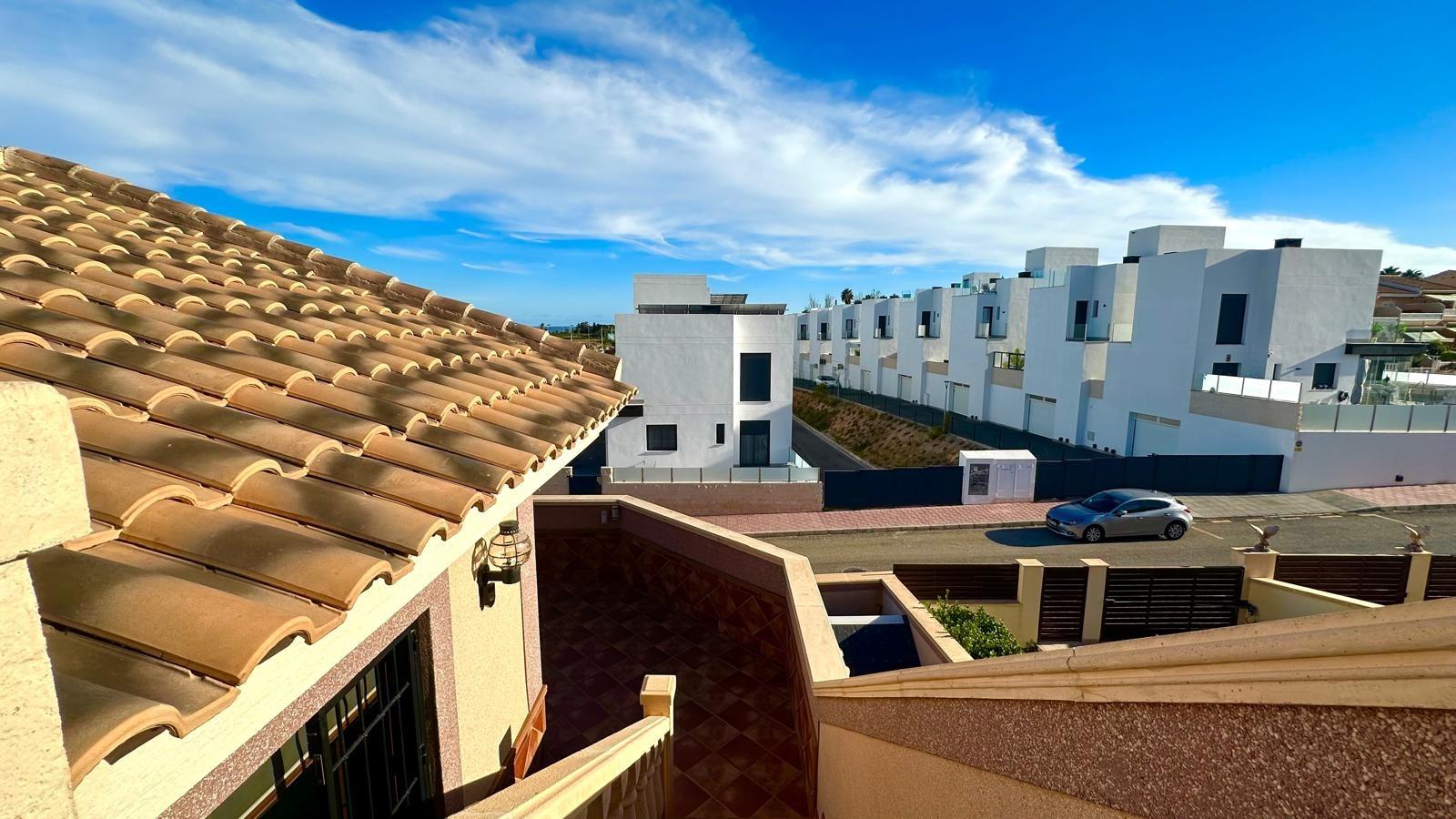 Kaupunkipientalo Torrevieja, Alicante, Espanja 4 makuuhuonetta, 260 m2 No. 192327