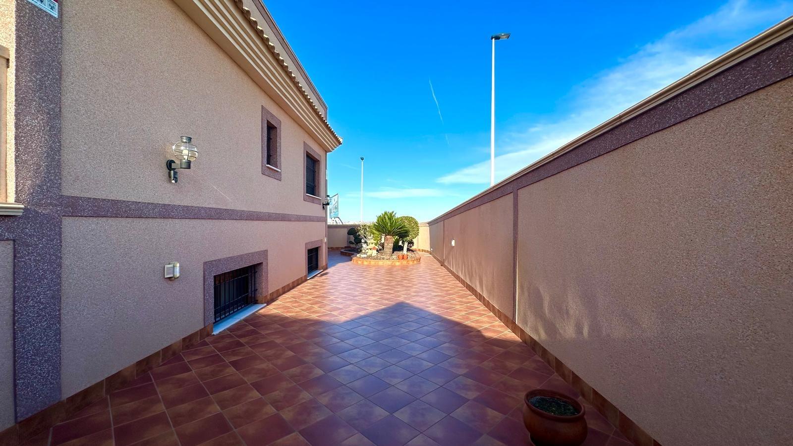 Kaupunkipientalo Torrevieja, Alicante, Espanja 4 makuuhuonetta, 260 m2 No. 192327