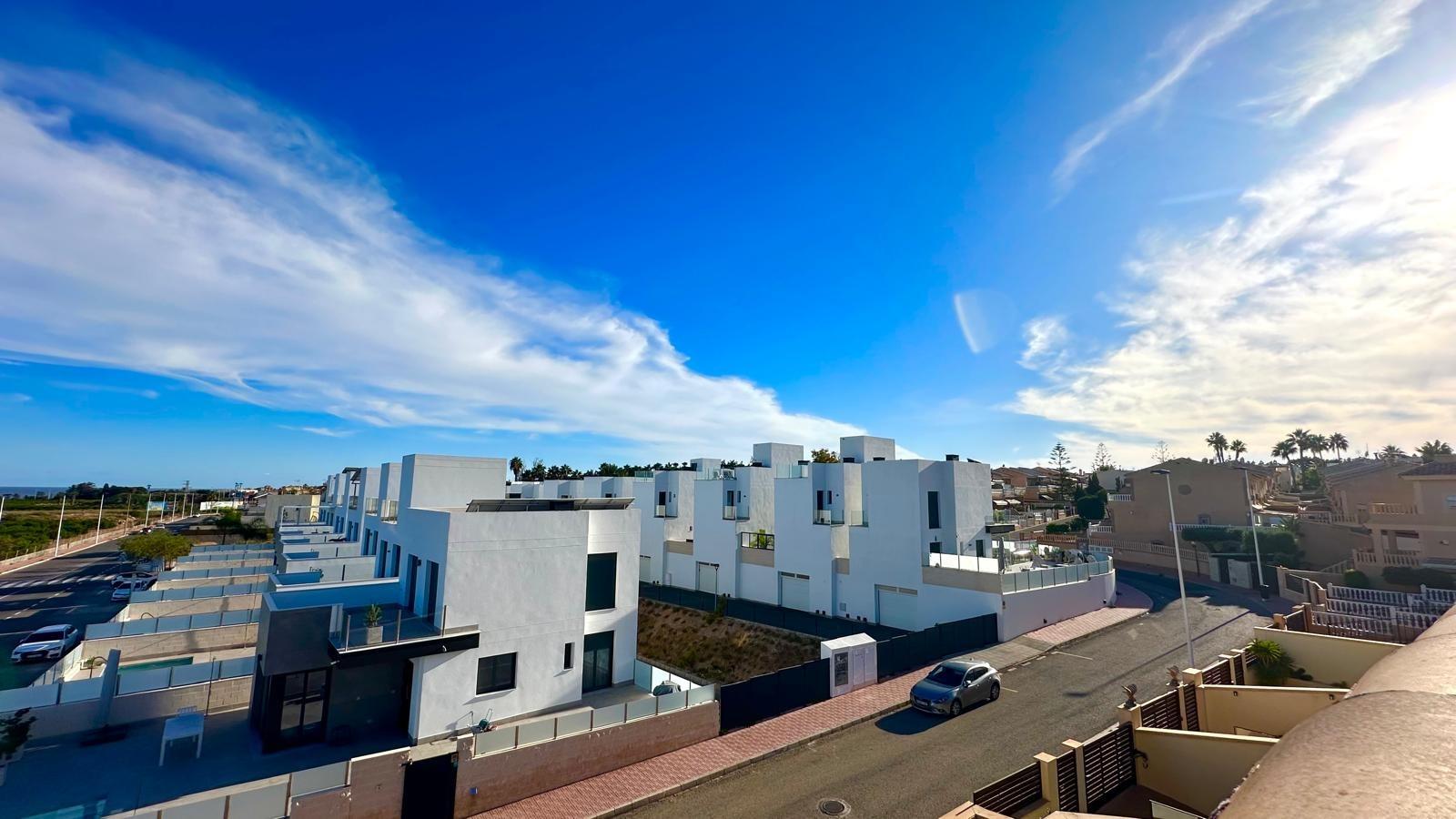 Kaupunkipientalo Torrevieja, Alicante, Espanja 4 makuuhuonetta, 260 m2 No. 192327