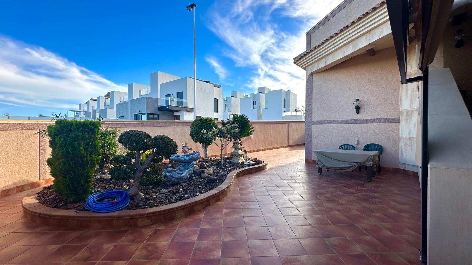 Kaupunkipientalo Torrevieja, Alicante, Espanja 4 makuuhuonetta, 260 m2 No. 192327