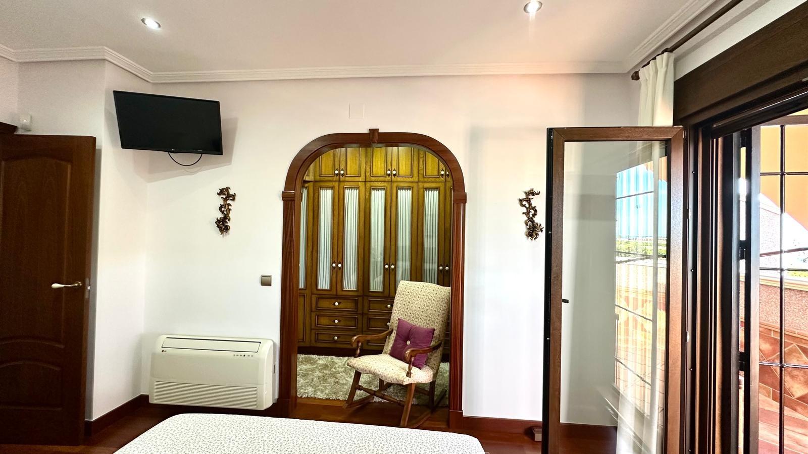 Kaupunkipientalo Torrevieja, Alicante, Espanja 4 makuuhuonetta, 260 m2 No. 192327