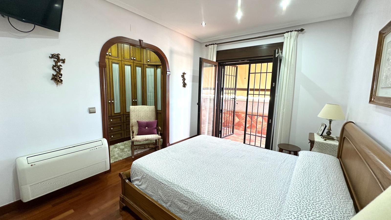 Kaupunkipientalo Torrevieja, Alicante, Espanja 4 makuuhuonetta, 260 m2 No. 192327