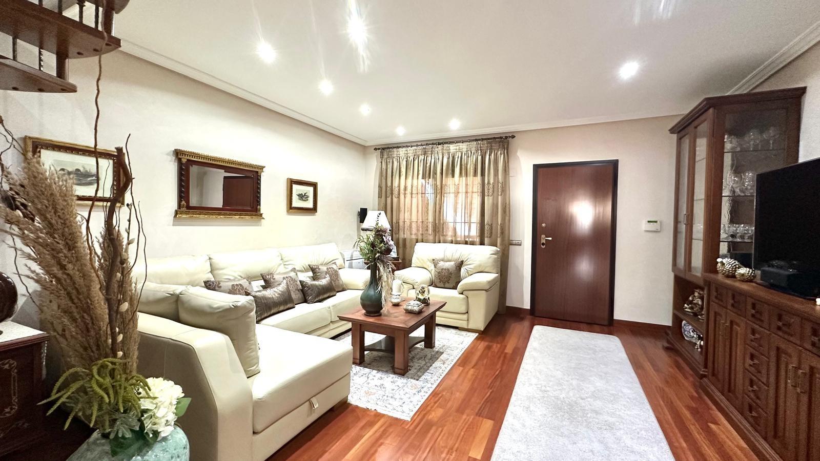 Kaupunkipientalo Torrevieja, Alicante, Espanja 4 makuuhuonetta, 260 m2 No. 192327