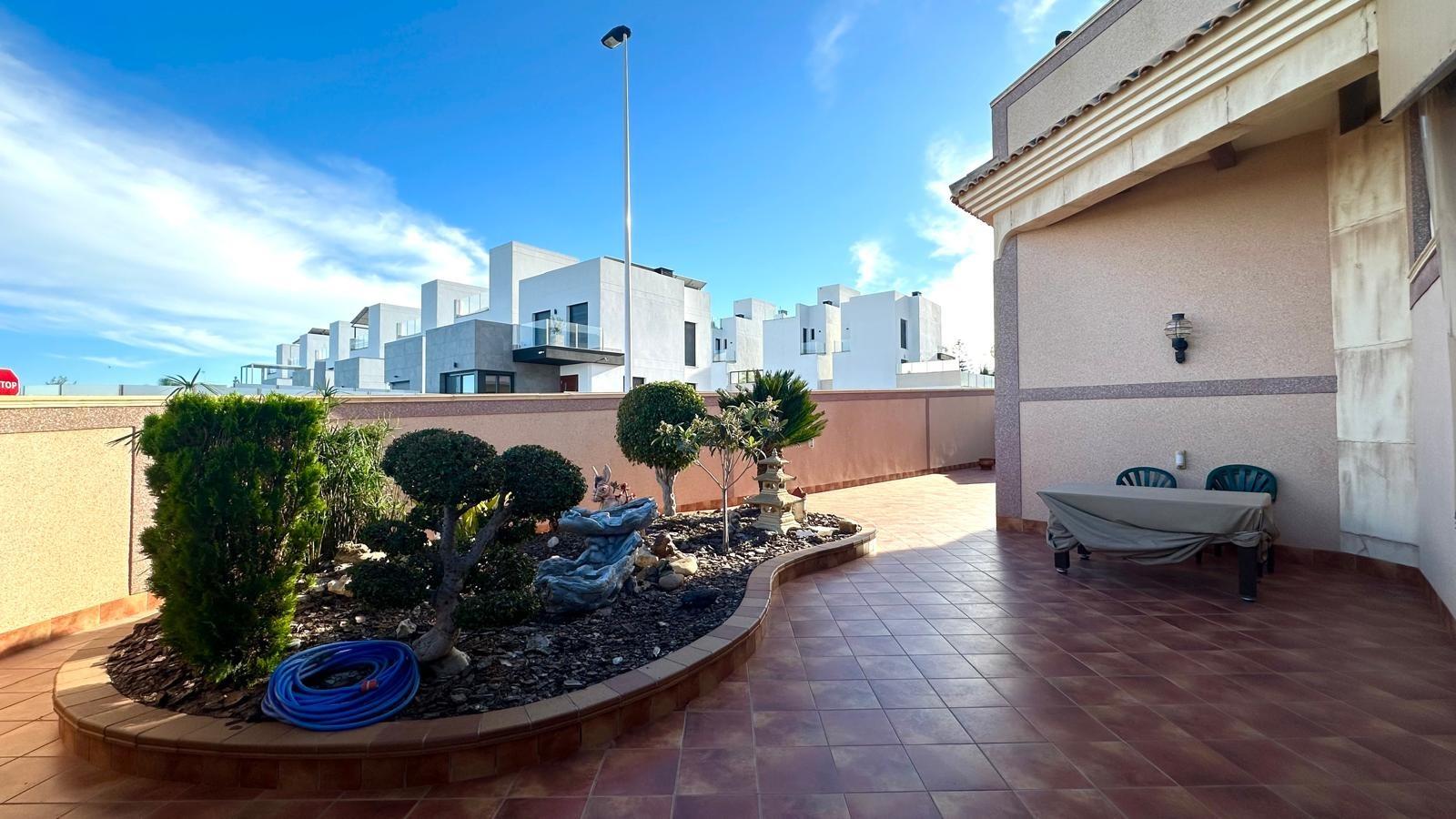 Kaupunkipientalo Torrevieja, Alicante, Espanja 4 makuuhuonetta, 260 m2 No. 192327