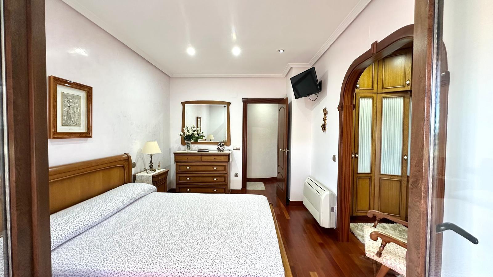 Kaupunkipientalo Torrevieja, Alicante, Espanja 4 makuuhuonetta, 260 m2 No. 192327