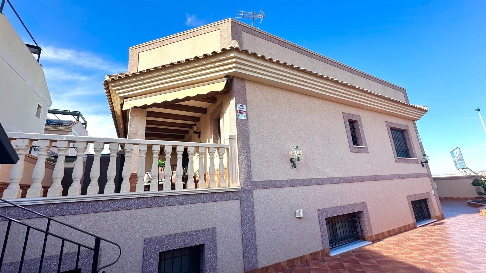 Kaupunkipientalo Torrevieja, Alicante, Espanja 4 makuuhuonetta, 260 m2 No. 192327