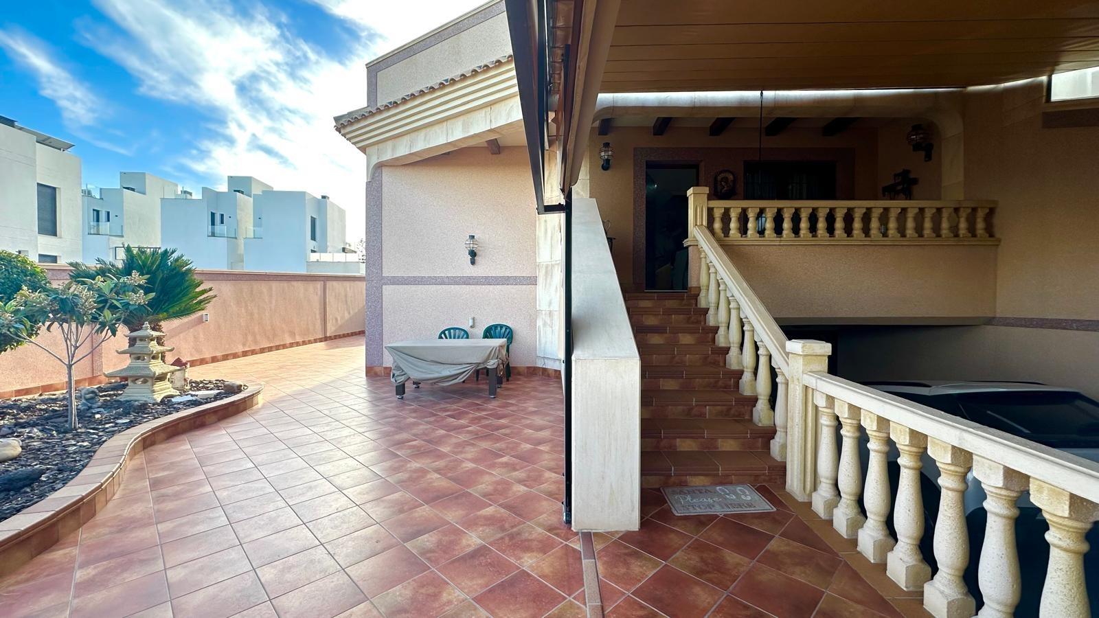 Kaupunkipientalo Torrevieja, Alicante, Espanja 4 makuuhuonetta, 260 m2 No. 192327