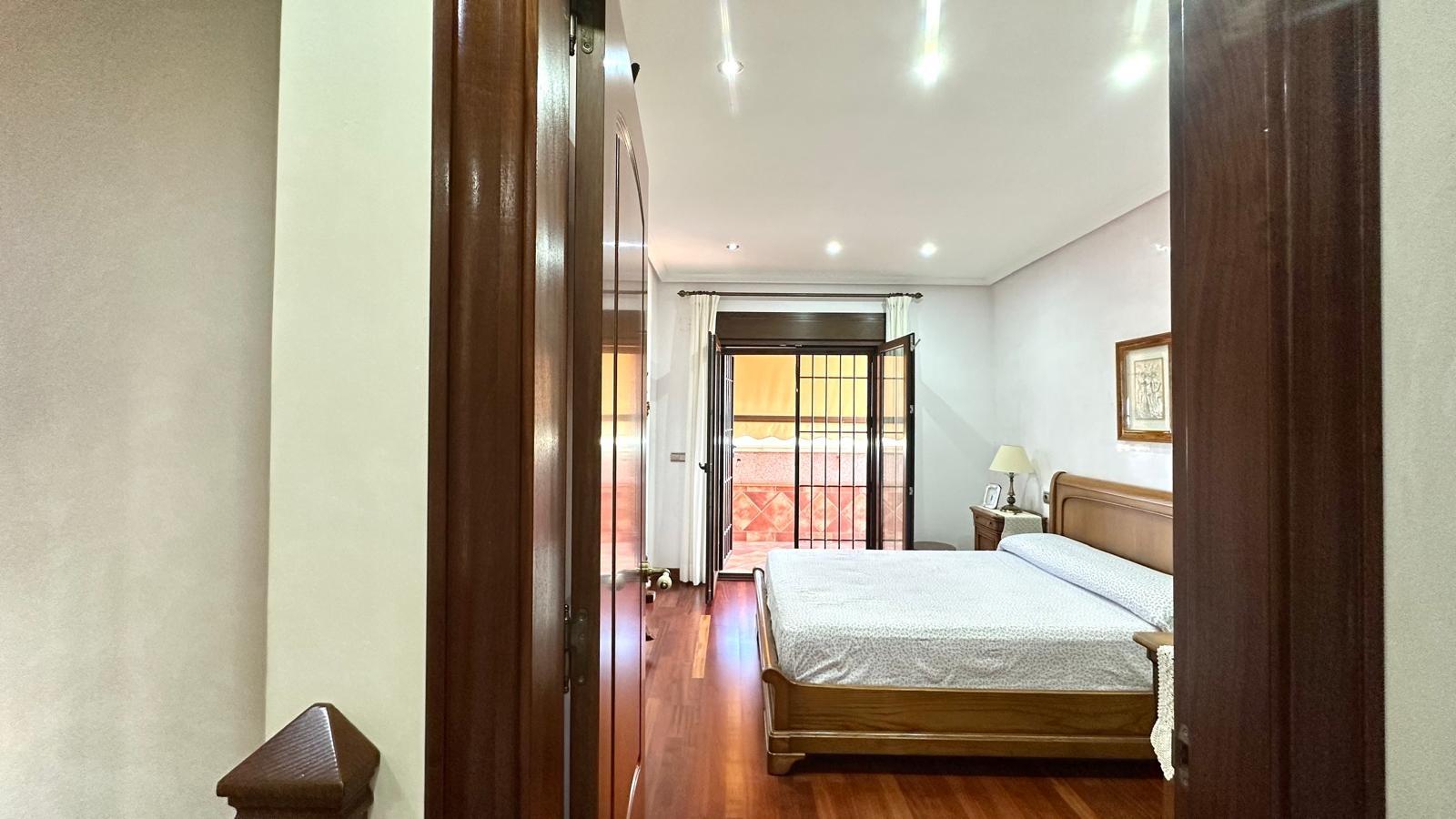 Kaupunkipientalo Torrevieja, Alicante, Espanja 4 makuuhuonetta, 260 m2 No. 192327