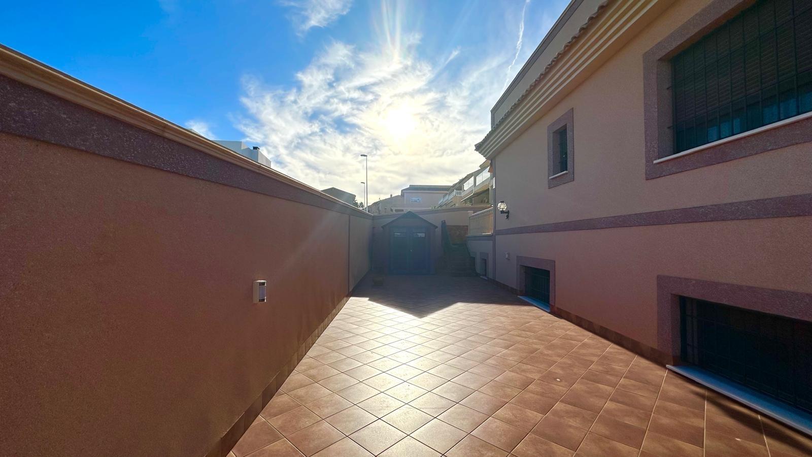 Kaupunkipientalo Torrevieja, Alicante, Espanja 4 makuuhuonetta, 260 m2 No. 192327