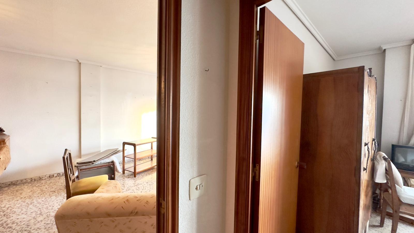 Apartamento en Torrevieja, Alicante, España 4 dormitorios, 132 m2 No. 192326