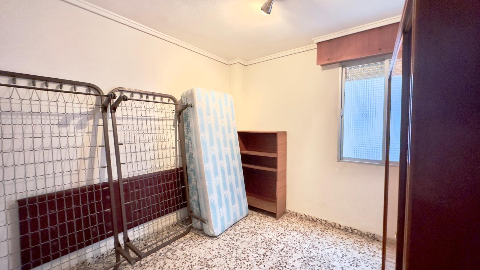 Apartamento en Torrevieja, Alicante, España 4 dormitorios, 132 m2 No. 192326