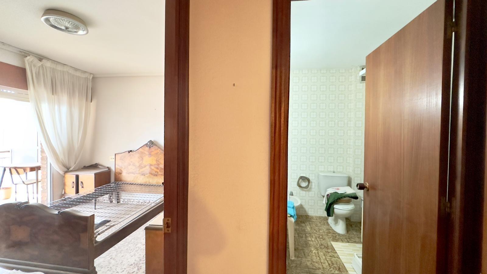 Apartamento en Torrevieja, Alicante, España 4 dormitorios, 132 m2 No. 192326