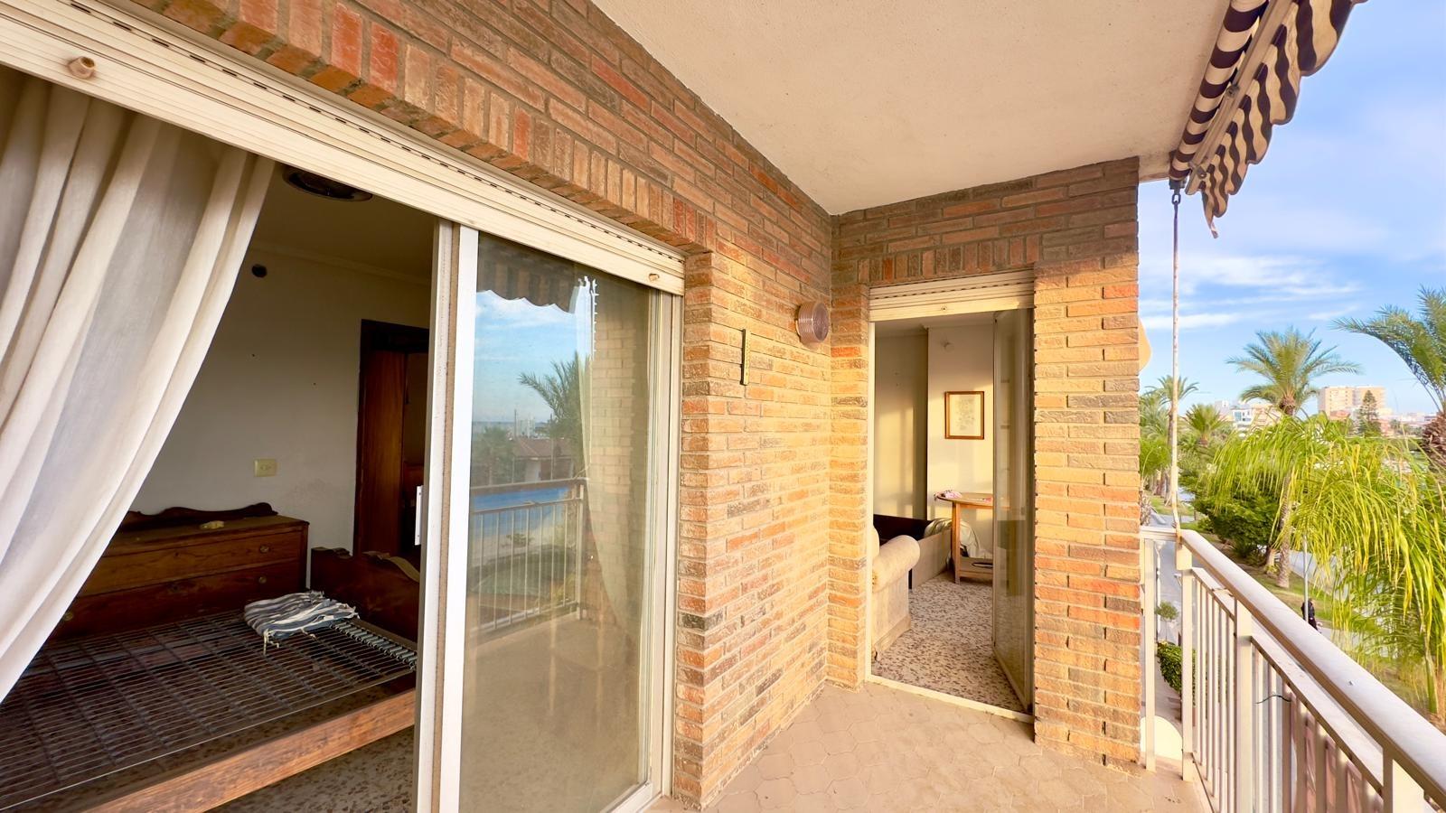 Apartamento en Torrevieja, Alicante, España 4 dormitorios, 132 m2 No. 192326