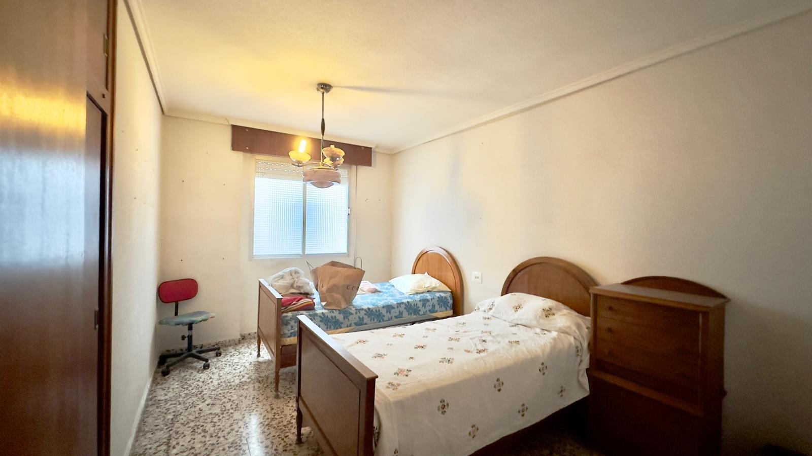 Apartamento en Torrevieja, Alicante, España 4 dormitorios, 132 m2 No. 192326