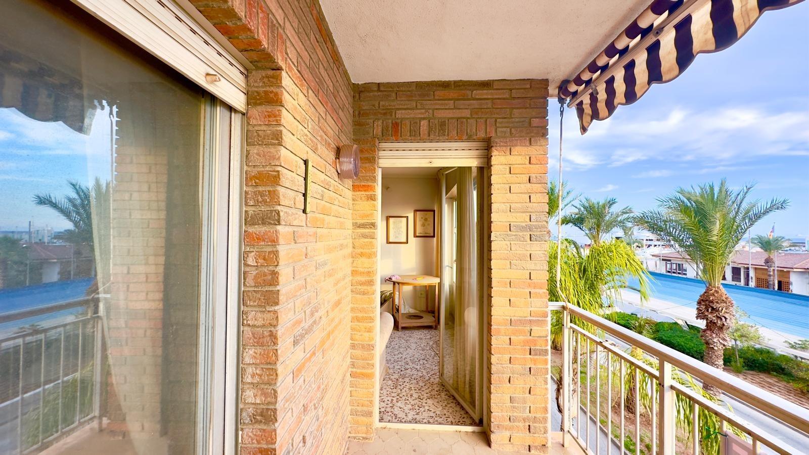 Apartamento en Torrevieja, Alicante, España 4 dormitorios, 132 m2 No. 192326