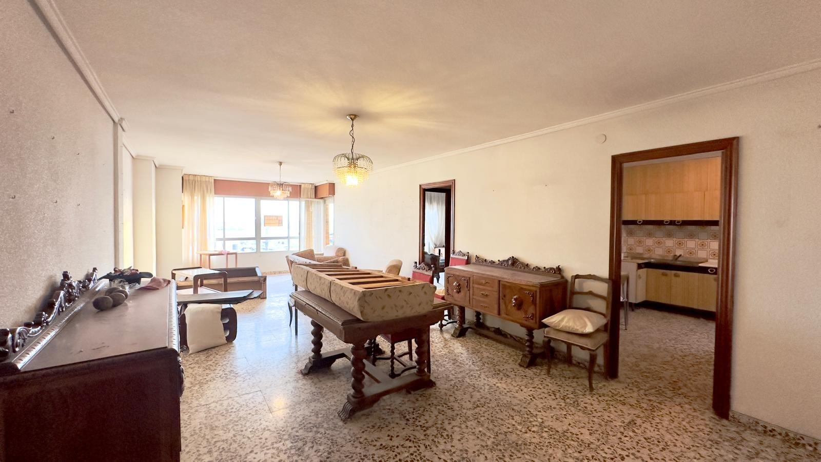 Apartamento en Torrevieja, Alicante, España 4 dormitorios, 132 m2 No. 192326