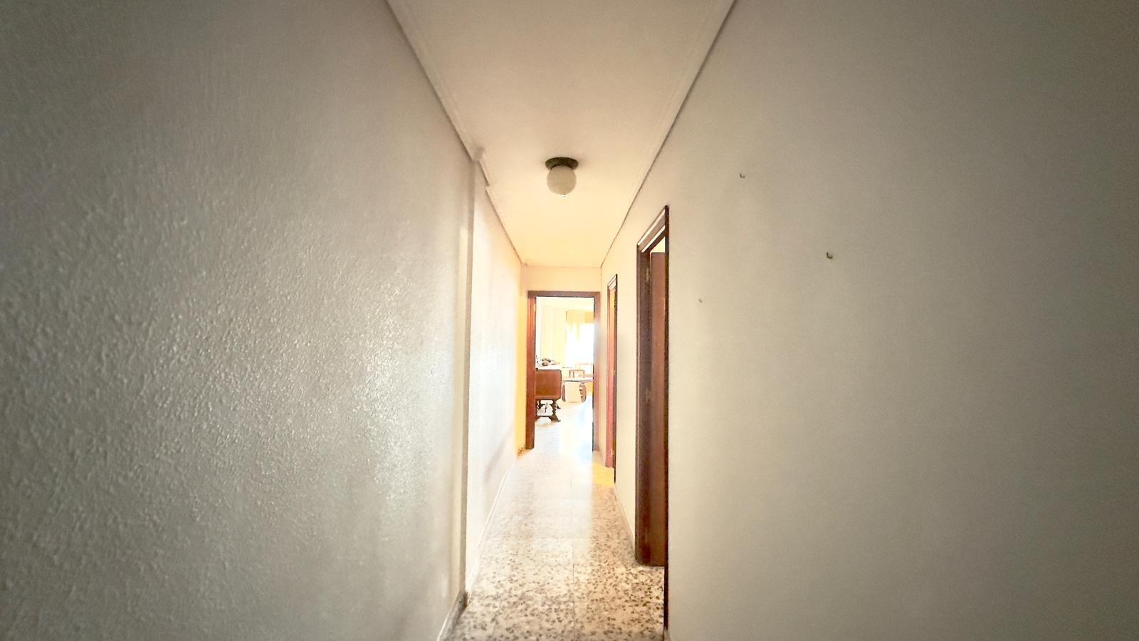 Apartamento en Torrevieja, Alicante, España 4 dormitorios, 132 m2 No. 192326
