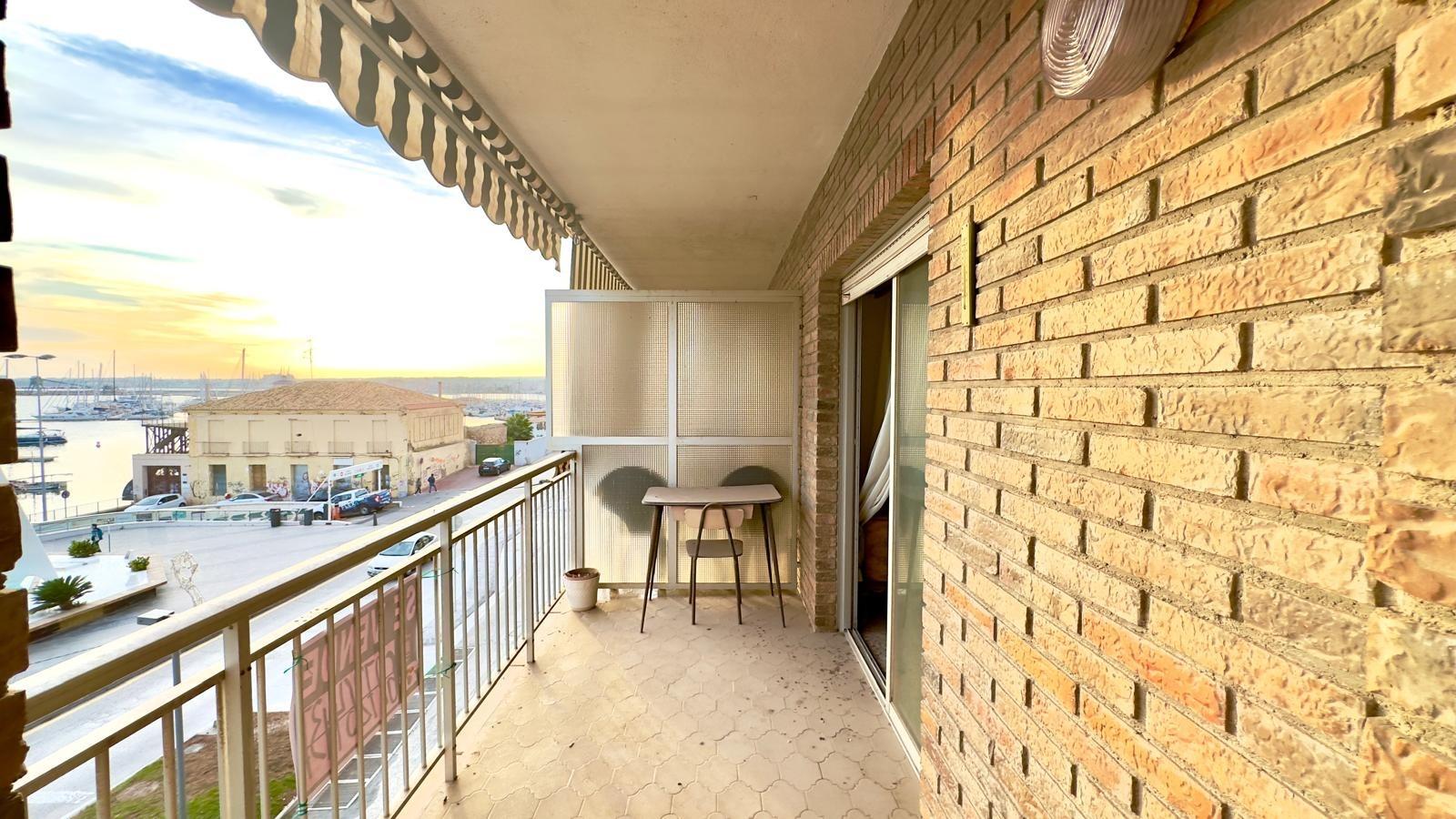 Apartamento en Torrevieja, Alicante, España 4 dormitorios, 132 m2 No. 192326