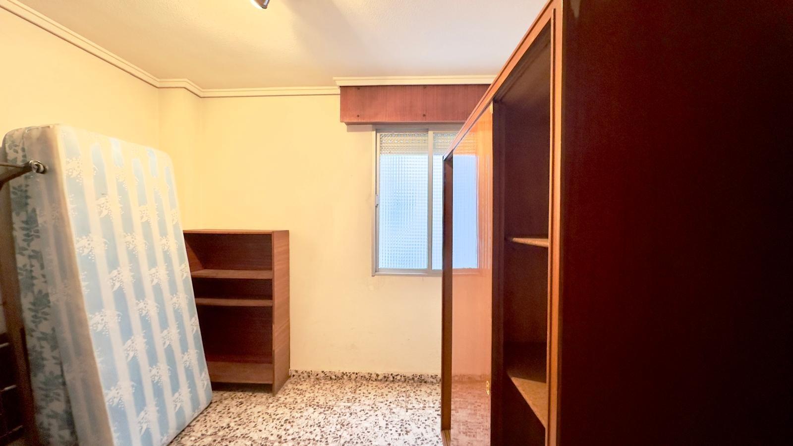 Apartamento en Torrevieja, Alicante, España 4 dormitorios, 132 m2 No. 192326