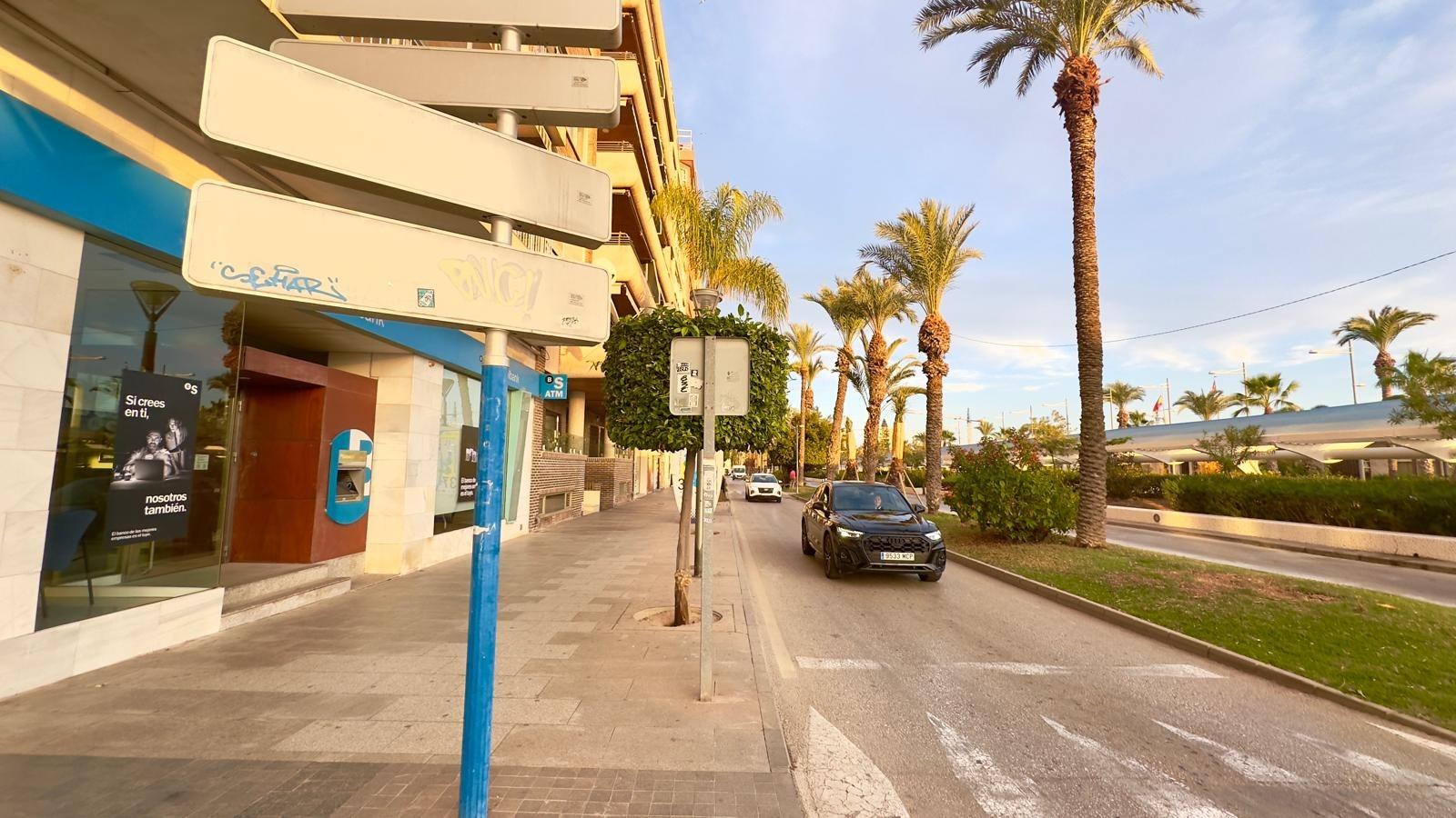 Apartamento en Torrevieja, Alicante, España 4 dormitorios, 132 m2 No. 192326
