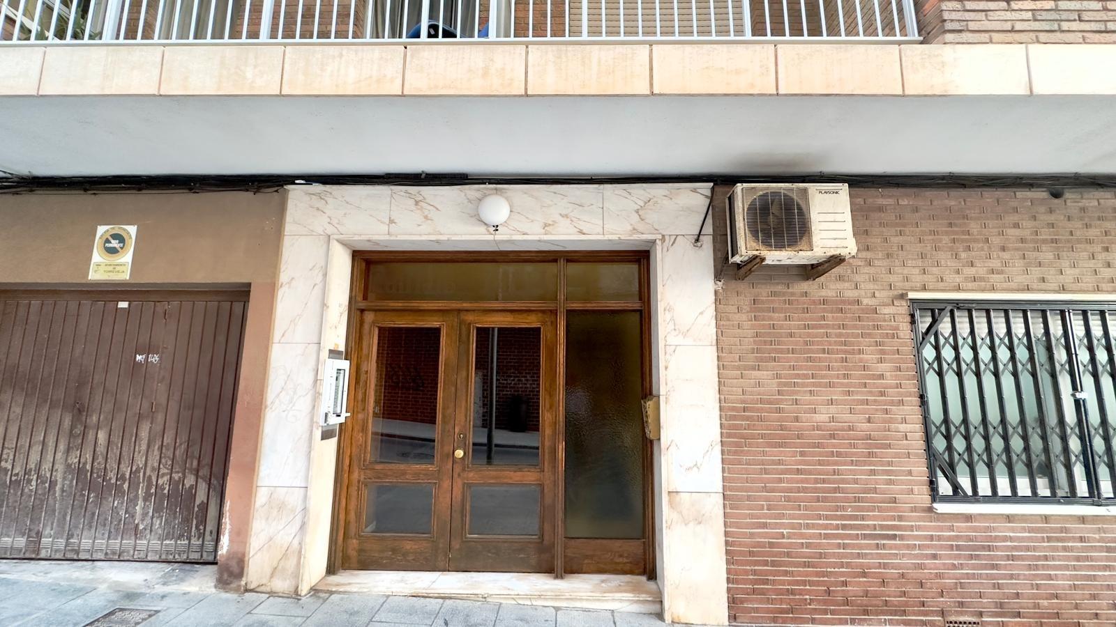 Apartamento en Torrevieja, Alicante, España 4 dormitorios, 132 m2 No. 192326