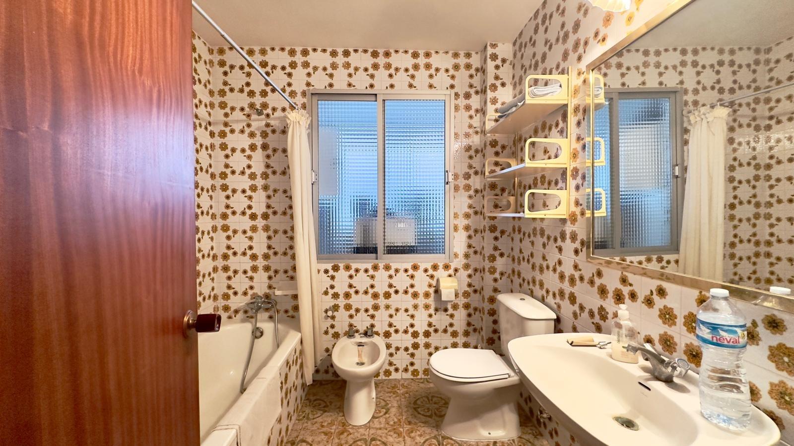 Apartamento en Torrevieja, Alicante, España 4 dormitorios, 132 m2 No. 192326