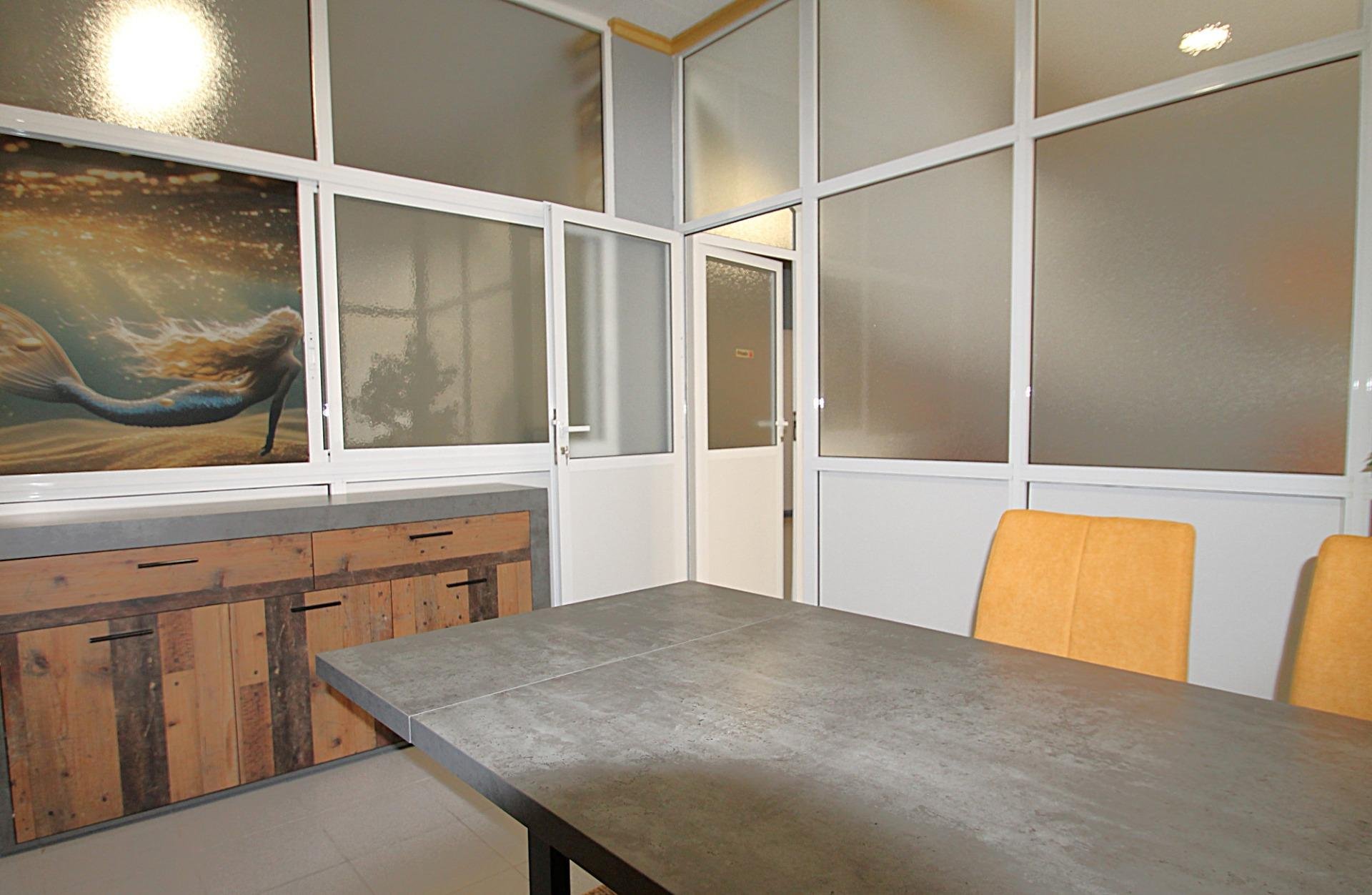 Liikekiinteistö Torrevieja, Alicante, Espanja 3 makuuhuonetta, 105 m2 No. 144342