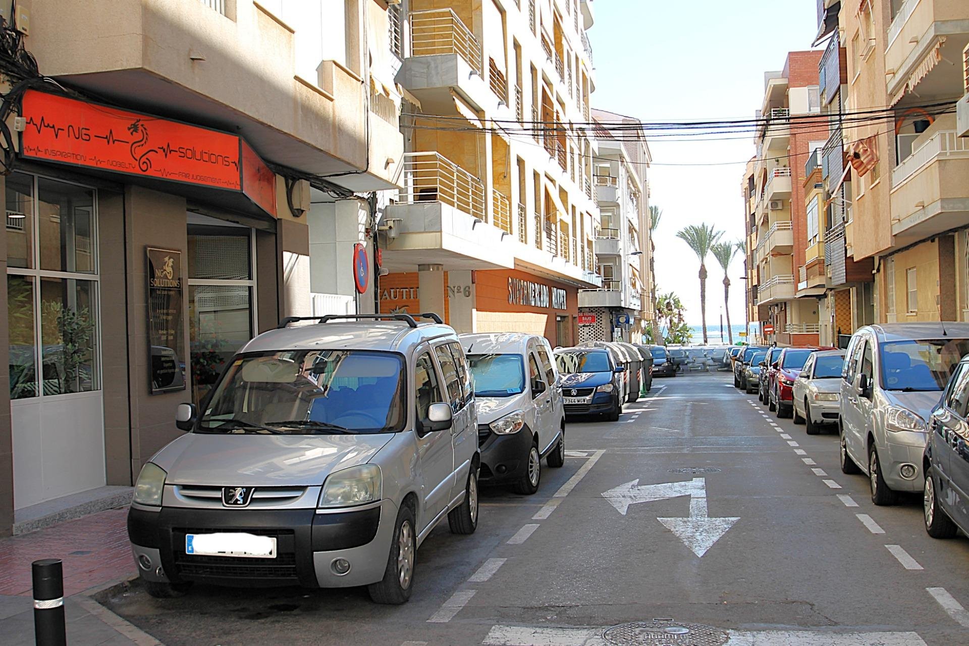 Liikekiinteistö Torrevieja, Alicante, Espanja 3 makuuhuonetta, 105 m2 No. 144342