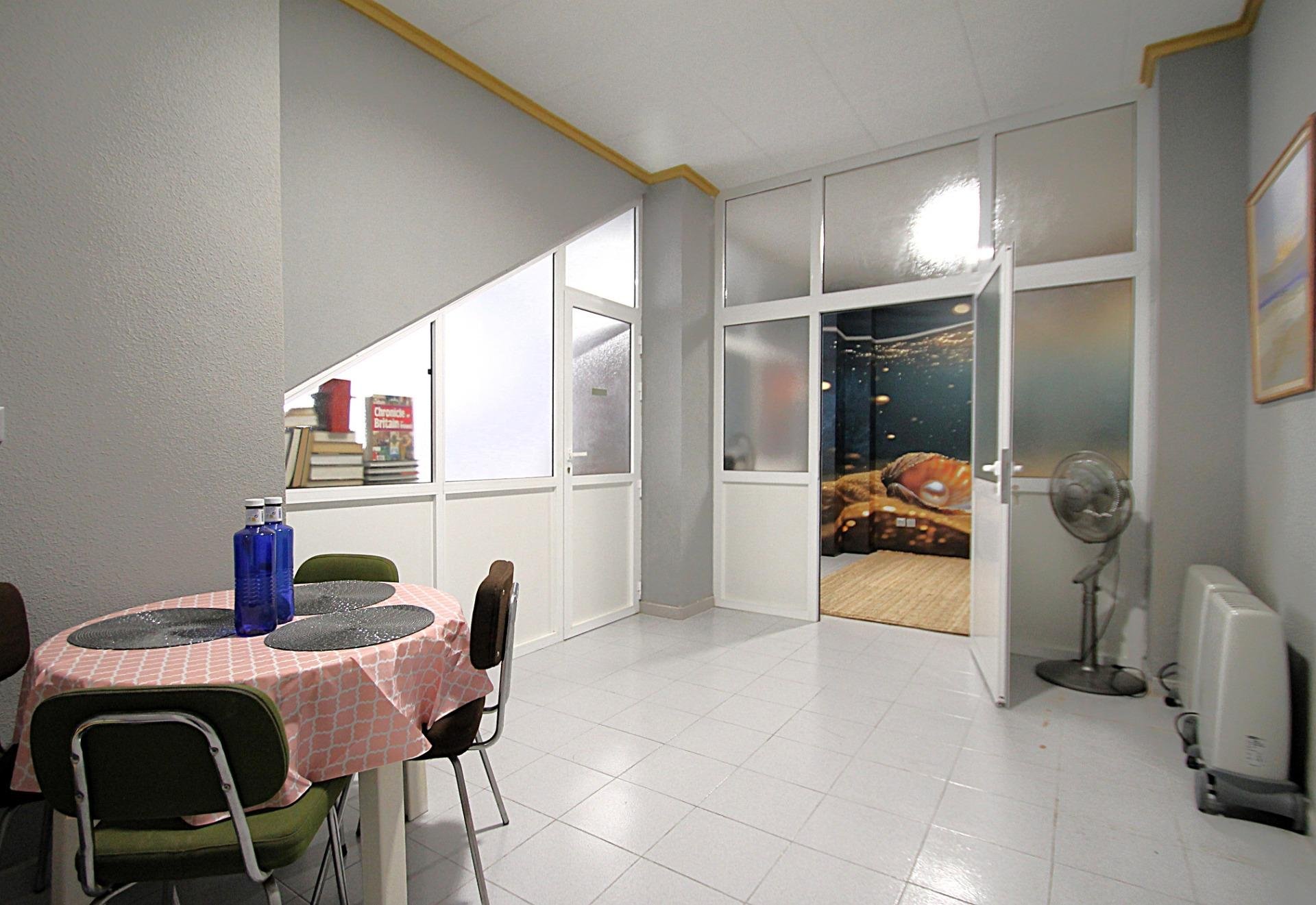 Liikekiinteistö Torrevieja, Alicante, Espanja 3 makuuhuonetta, 105 m2 No. 144342