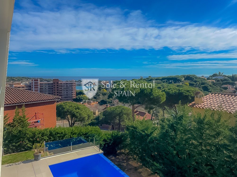 Hus i Sant Feliu de Guixols, Girona, Spanien 5 sovrum, 270 kvm. Nr. 166492