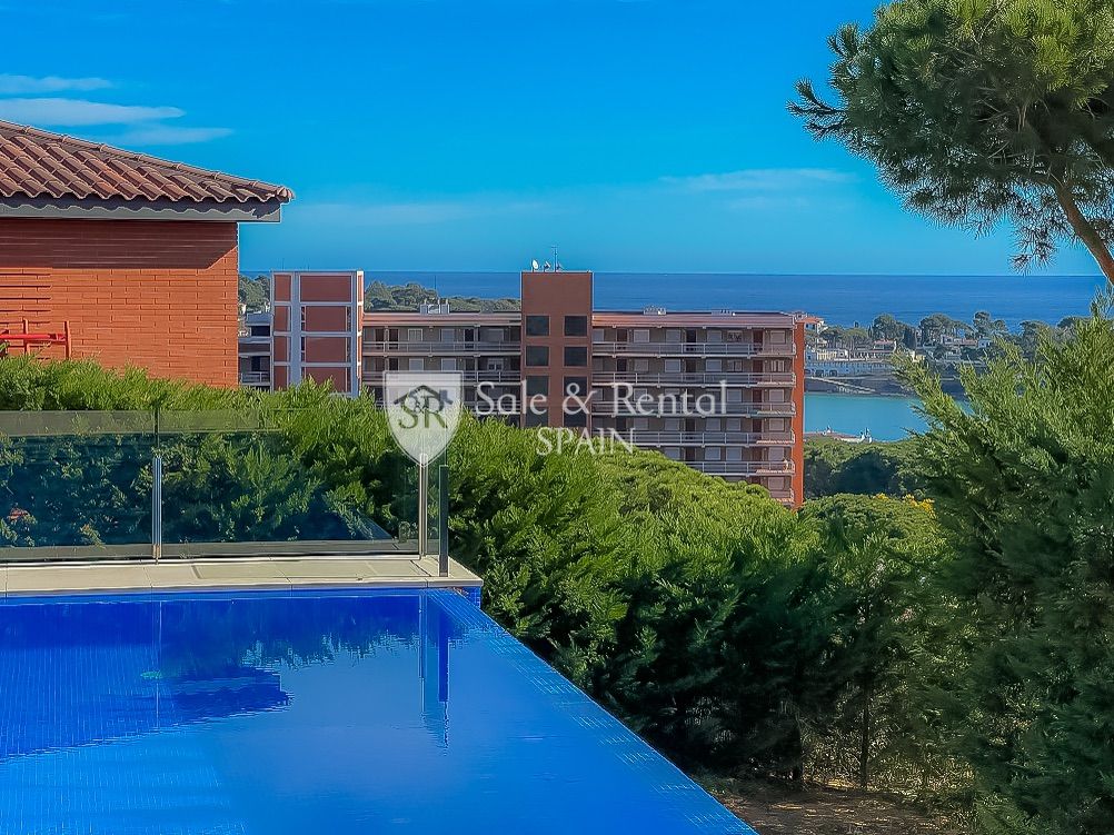 Hus i Sant Feliu de Guixols, Girona, Spanien 5 sovrum, 270 kvm. Nr. 166492