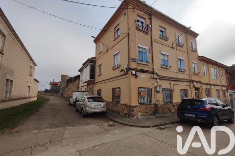 Apartment à Astorga, Leon, Espagne 3 chambres, 85 m2 No. 185187
